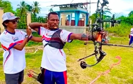 Atlet Panahan Papua Barat Asah Insting dari Berburu Babi