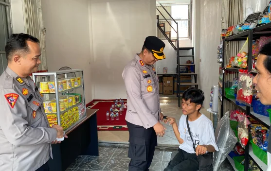 Lima Tahun Jualan Keliling, Eki Kini Punya Toko Berkat Kepedulian Polres Kerinci