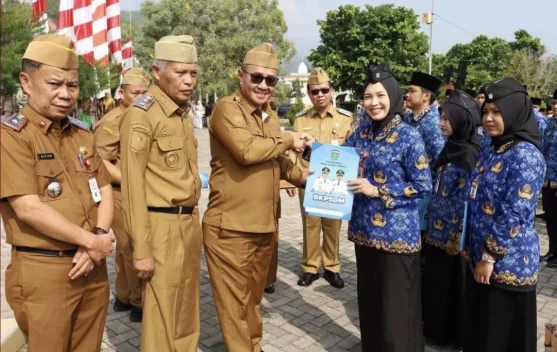 Wako Serahkan 195 SK PNS