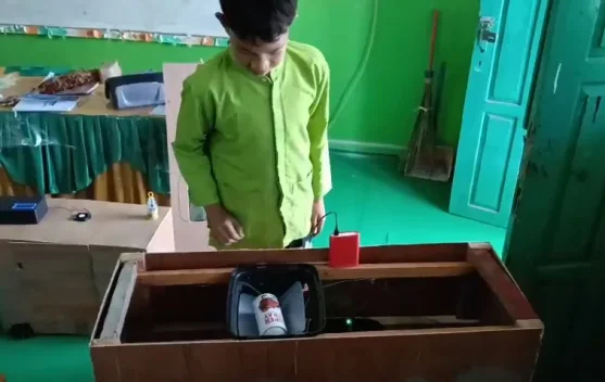 SMPN 13 Kerinci Ciptakan Tong Sampah Otomatis Dukung Adiwiyata