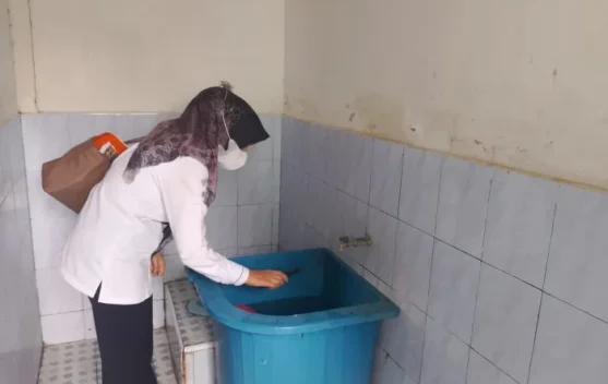 Cegah Penyakit Mengintai, Puskesmas Kemantan Periksa Lingkungan MAN 2 Kerinci