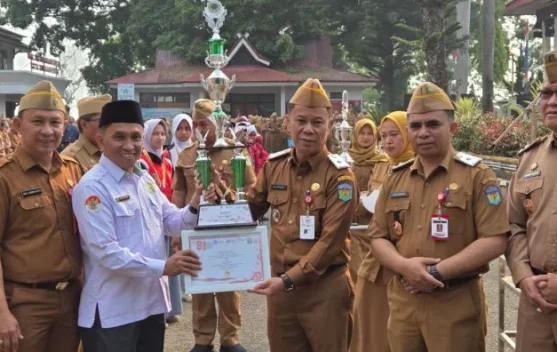 MTsN 1 Kota Sungai Penuh Juara 1 Lomba Barisan Indah HUT RI ke-81