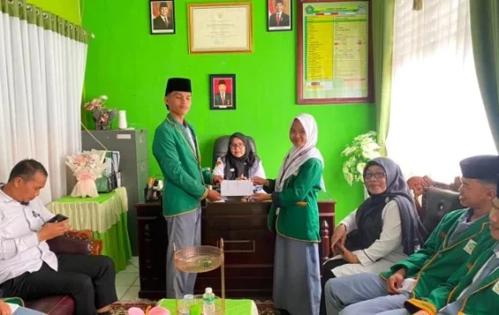 Ringankan Beban Keluarga, MAN 3 Kerinci Salurkan Bantuan Sosial untuk Siswa