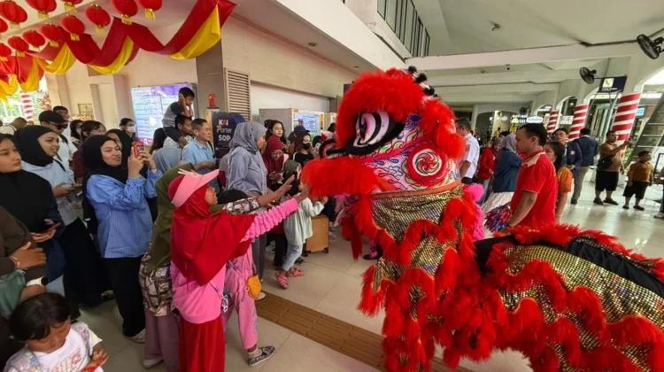 Semarak Barongsai, KAI Daop 8 Surabaya Tebar Kebahagiaan Imlek 2026