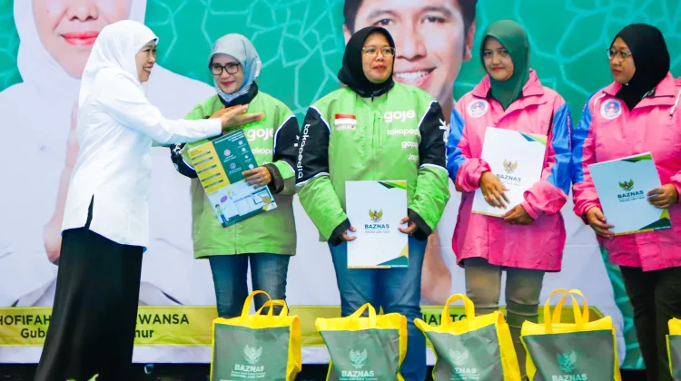 Sambut Ramadan, Khofifah Berbagi Kebahagiaan dengan Ratusan Bunda Ojol