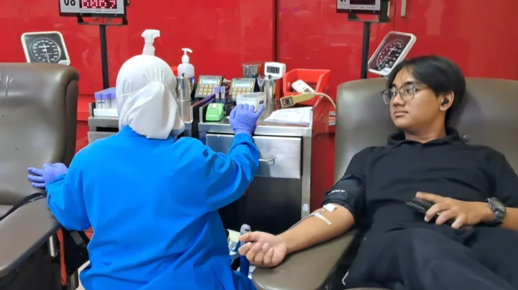 Bulan Puasa, PMI Surabaya Gelar Donor Darah Keliling hingga Malam Hari