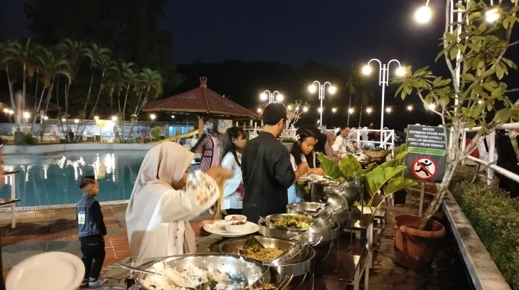 Bukber Nuansa Pegunungan, Strategi Grand Whiz Trawas Jaga Omzet