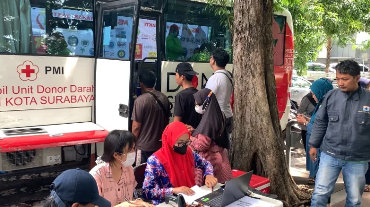 Jemput Bola, PMI Layani Donor Darah di Taman Bungkul Surabaya