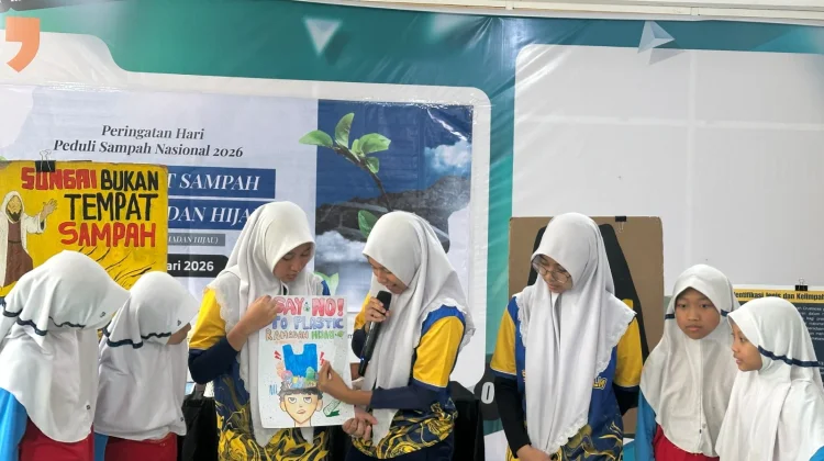 Kolaborasi Ecoton dan Sekolah Lawan Sampah Plastik