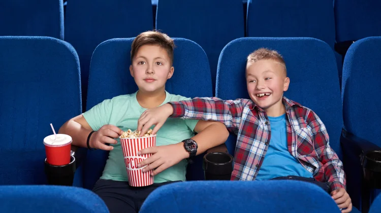 Minimarket Siapkan Bioskop Mini, Inovasi atau Sekadar Sensasi?
