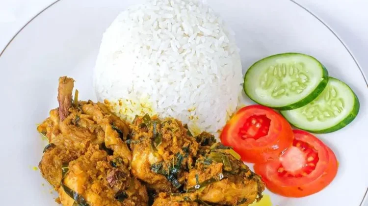 Ayam Woku, Sensasi Pedas Gurih Khas Manado yang Menggugah Selera
