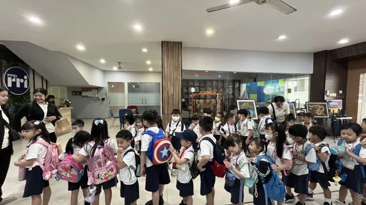 Keseruan dibalik Fieldtrip ke RRI Surabaya