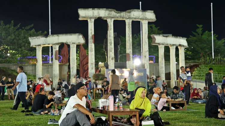 Ngabuburit Tugu Pahlawan Hadirkan Hiburan Edukatif