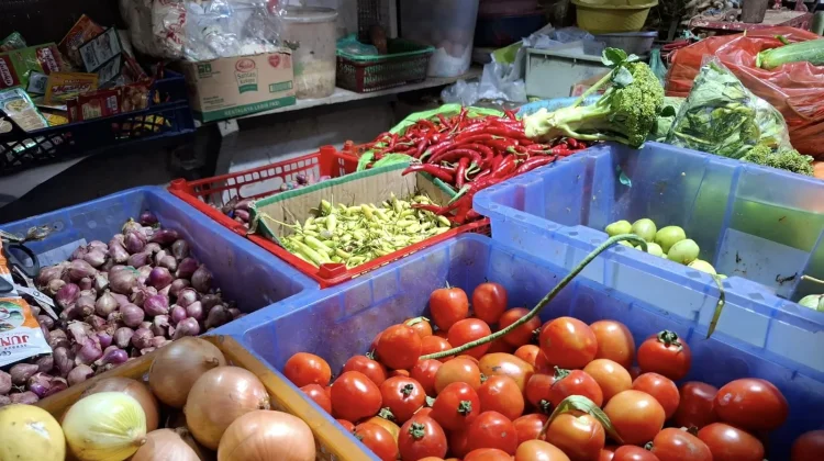 Harga Bapok di Pasar Dukuh Kupang Sebagian Besar Alami Penurunan