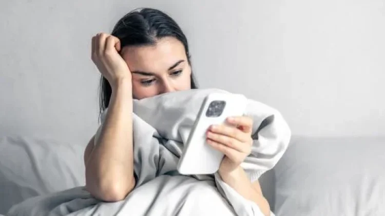 Sering Doomscrolling Konten Negatif Berdampak pada Kesehatan Mental