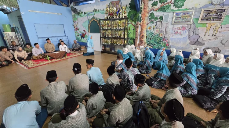Ratusan Santri El Rahmah Antusias Terima MBG Edisi Ramadan