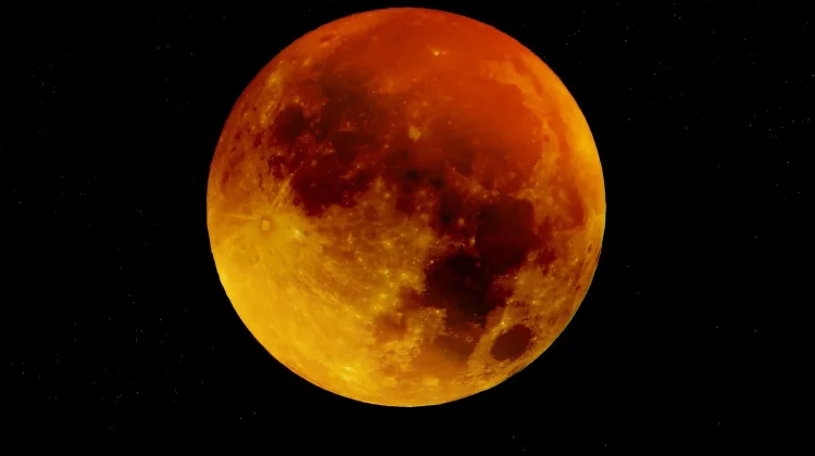 Gerhana Bulan Total Hiasi Langit Indonesia 3 Maret 2026