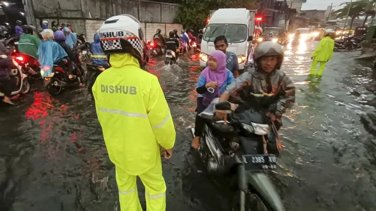 Perbaikan Jalan Tanjungsari Dilakukan Bertahap, Diawali Penanganan Banjir