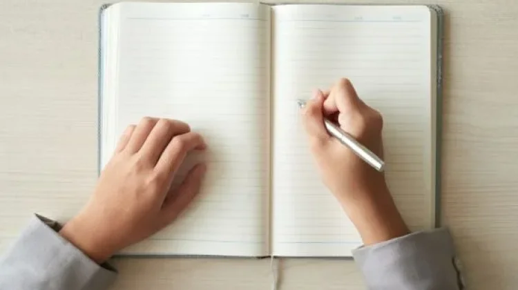 Menulis dengan Tangan: Terapi Kesehatan Otak dan Mental