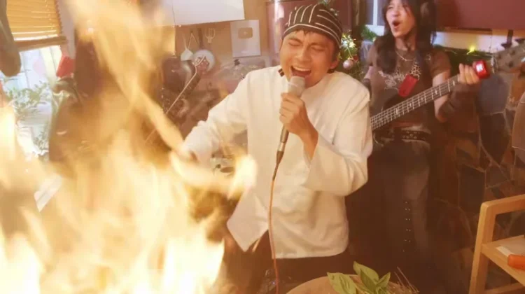 Delicious Rock: Aksi Jamming Unik dari Thailand Sambil Memasak di Dapur