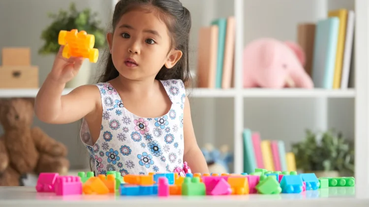 Si Kecil Suka Main Lego? Intip Manfaat Hebat di Balik Balok Warna