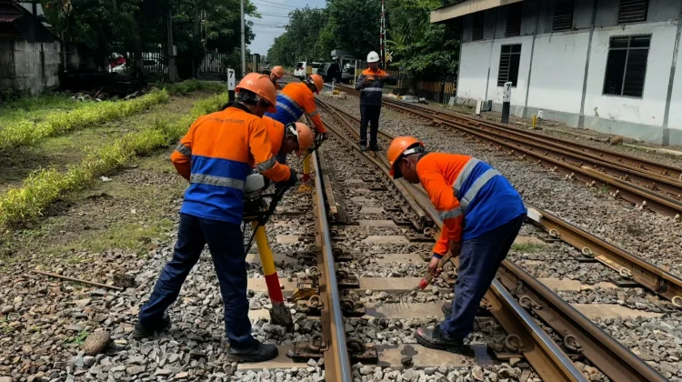 Jelang Lebaran, Daop 8 Surabaya Perkuat Keandalan Rel dan Jembatan