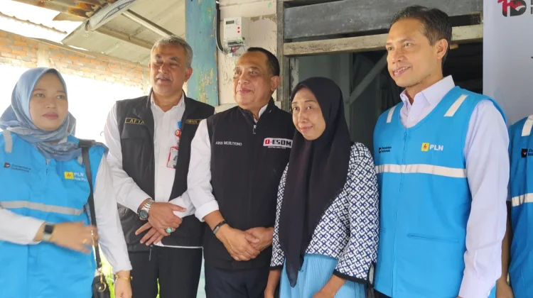 PT PLN (Persero) UID Jatim Salurkan 350 Sambungan Gratis Serentak