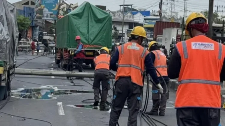 PLN Gerak Cepat Pulihkan Jaringan Listrik di Taman