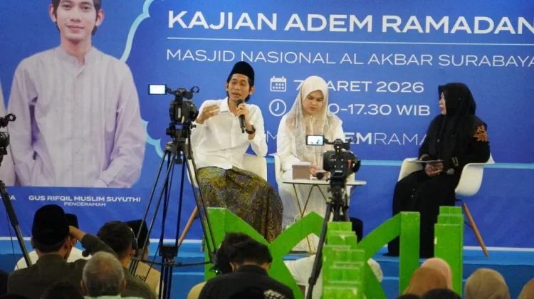 Kajian Adem Ramadan AQUA Ramaikan Masjid Al Akbar Surabaya