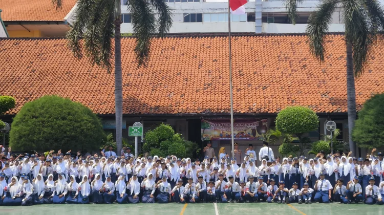 Seribu Pelajar Surabaya Nyanyikan Indonesia Raya Tiga Stanza