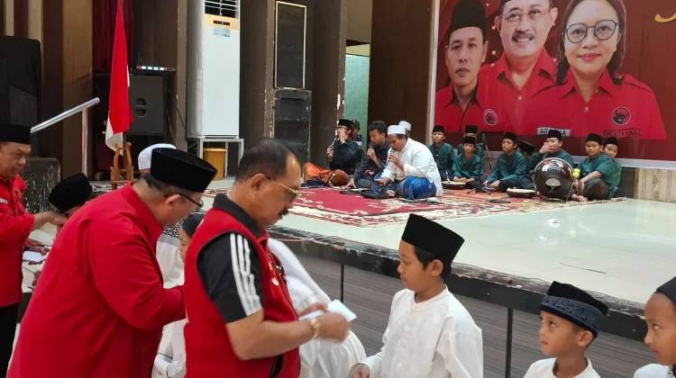Peringatan Nuzulul Quran, PDIP Surabaya Salurkan Ribuan Paket Duafa dan Yatim