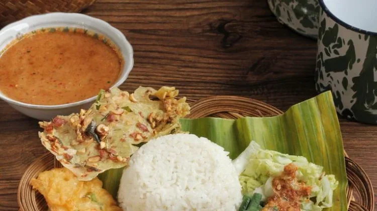 Asal Mula Nasi Pecel Madiun, Kuliner Tradisional yang Tetap Digemari