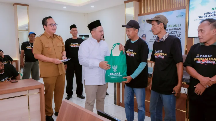 Bupati Gresik Lepas Kampanye Zakat Angkot, 50 Sopir Terima Bantuan