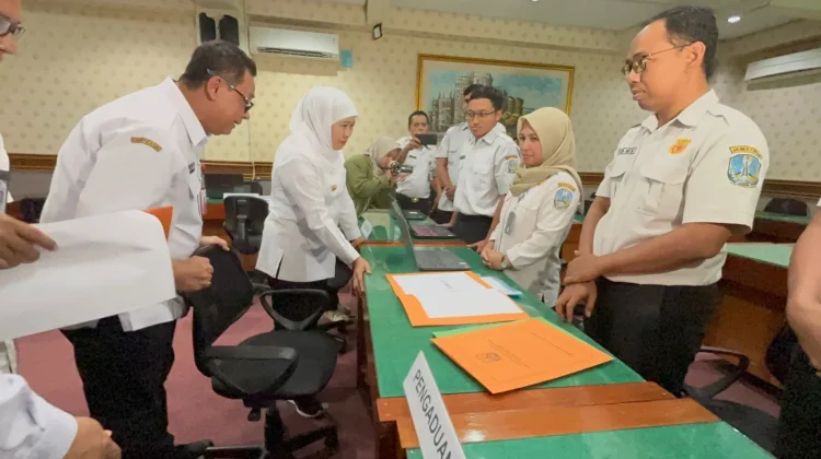 Gubernur Khofifah Tinjau Posko THR, Upaya Jatim Penuhi Hak Pekerja