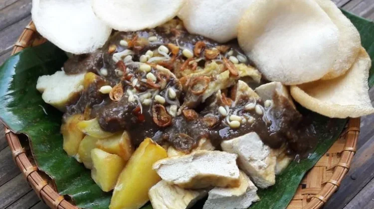 Tahu Tek Surabaya, Jejak Kuliner Jalanan yang Melegenda