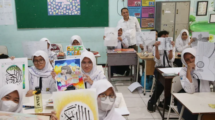 Larangan Medsos Anak Berlaku 28 Maret, Pemkot Surabaya Dukung Penuh