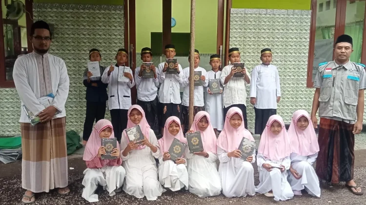 Tebar Kebaikan di Bulan Ramadan, PLN Salurkan 1.000 Mushaf Al-Qur'an