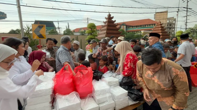 Jumat Terakhir Ramadan, Setwan Jatim Berbagi 1500 Paket Takjil