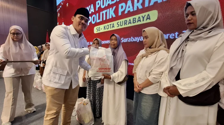 Syukuri Ramadan Legislator Gerindra Berbagi dengan Ojol dan Janda