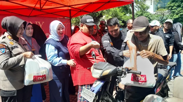 Ribuan Bingkisan Lebaran Dibagikan untuk Duafa dan Disabilitas