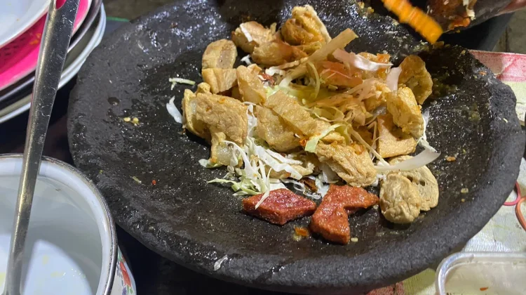 Tahu Kocek Khas Jember Kini Hadir di Manukan