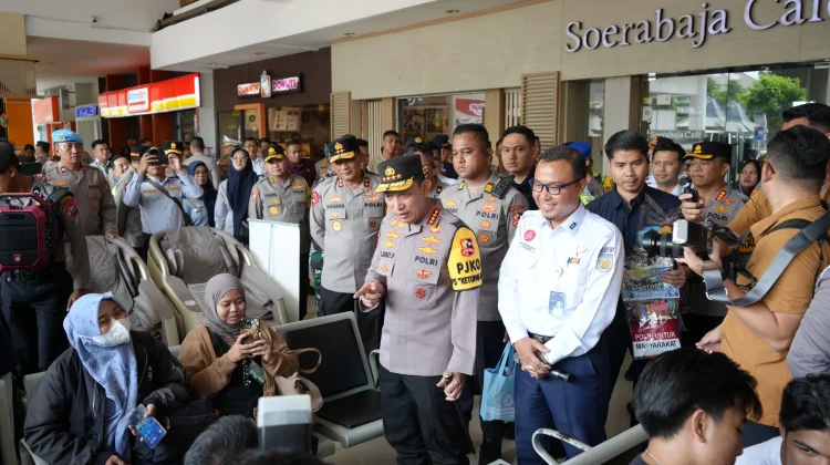 Kapolri Tinjau Kesiapan Angkutan Lebaran 2026 Surabaya Gubeng