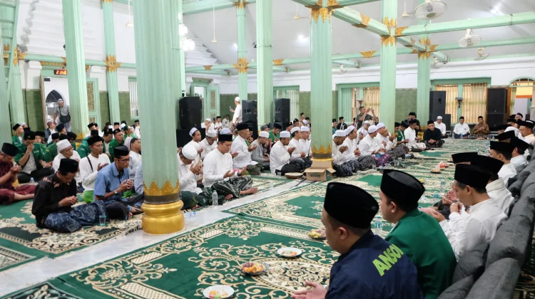 Pembacaan 1000 Surat Al-Ikhlas Warnai Malam Selawe Sunan Giri Gresik