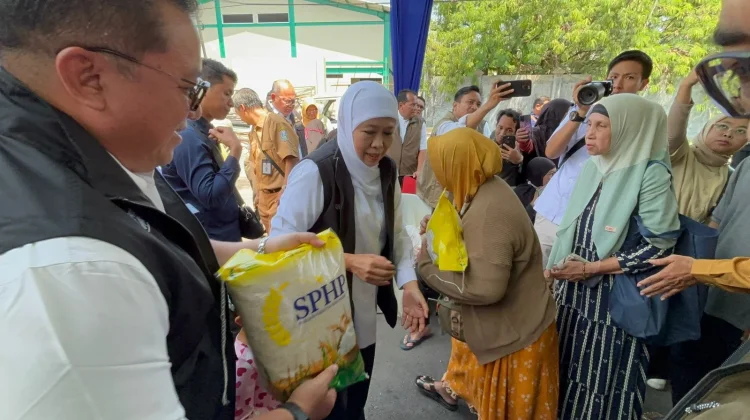 Warga Jemur Wonosari Antusias Serbu pasar Murah Pemprov Jatim