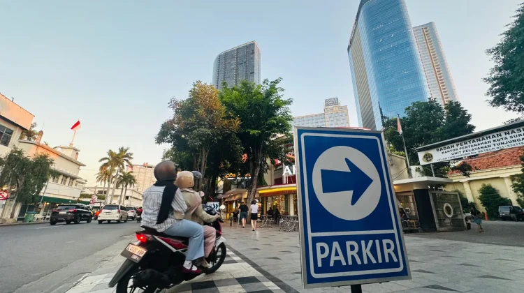 Belanja Lebaran Meningkat, Dishub Surabaya Tertibkan Parkir di Kawasan Pertokoan