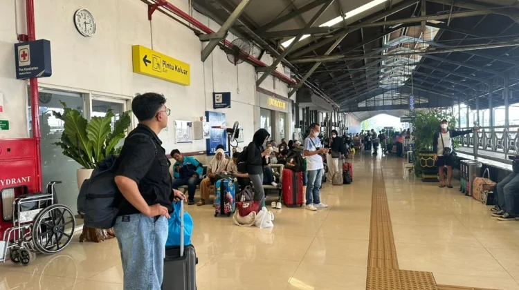 H-4 Lebaran 2026 Penumpang KAI di Stasiun Mojokerto Capai 1.257 Orang