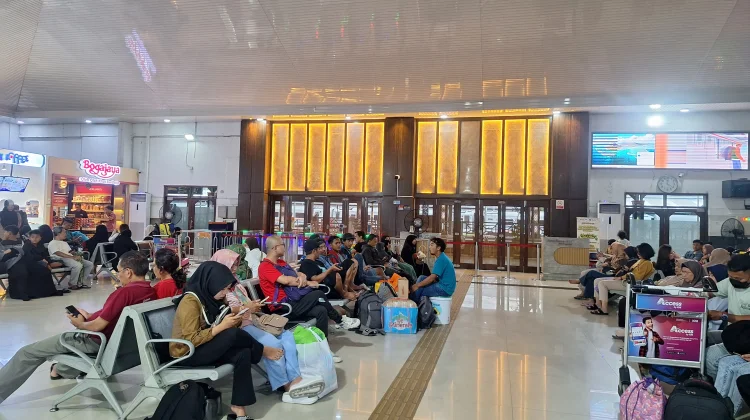 Puncak Arus Mudik Lebaran, KAI Daop 8 Layani 50 Ribu Penumpang