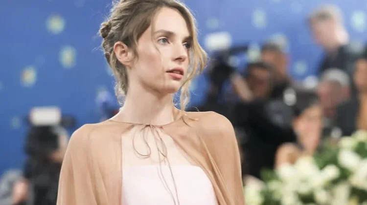 Maya Hawke Akan Bintangi Serial The God of the Woods