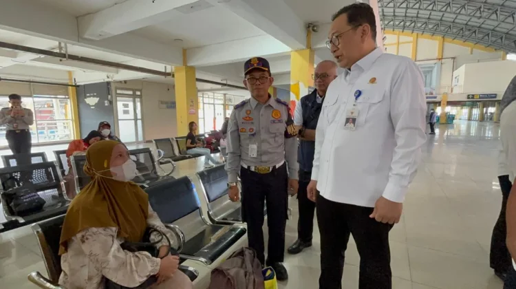 Sekjen Kemenhub Tinjau Angkutan Lebaran di Terminal Purabaya