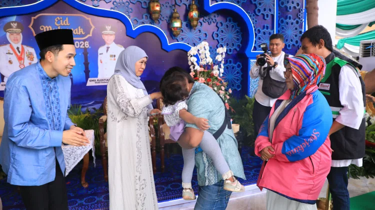 Ribuan Warga Rayakan Idulfitri Bersama Gubernur Khofifah di Grahadi
